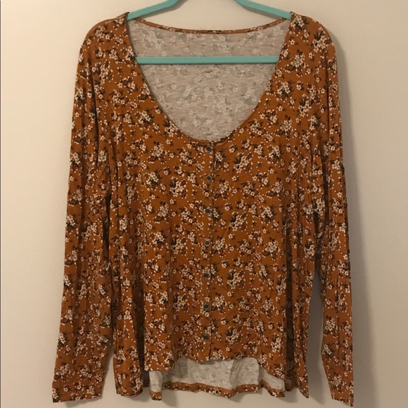 American Eagle Outfitters Tops - 💛 American Eagle Top size XL